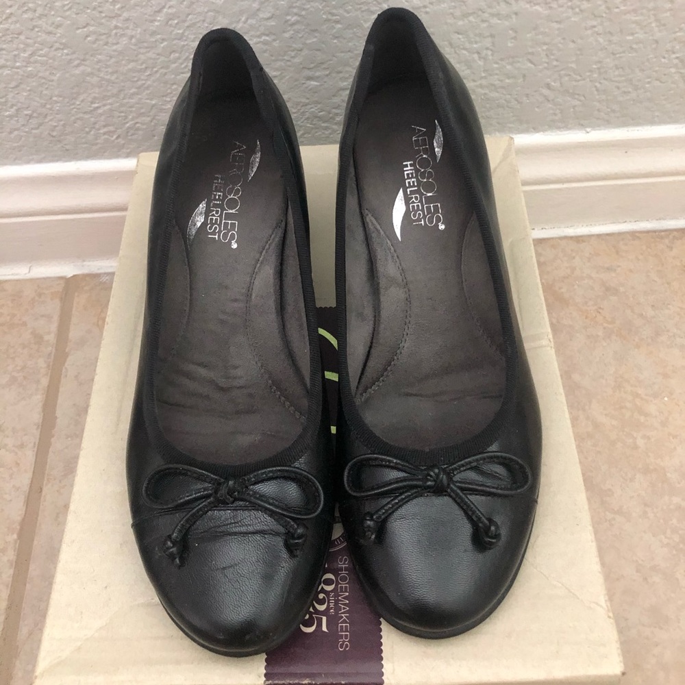 SUPER COMFY Aerosole Heel Rest